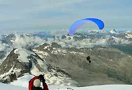 In parapendio nei cieli della Valle d'Aosta